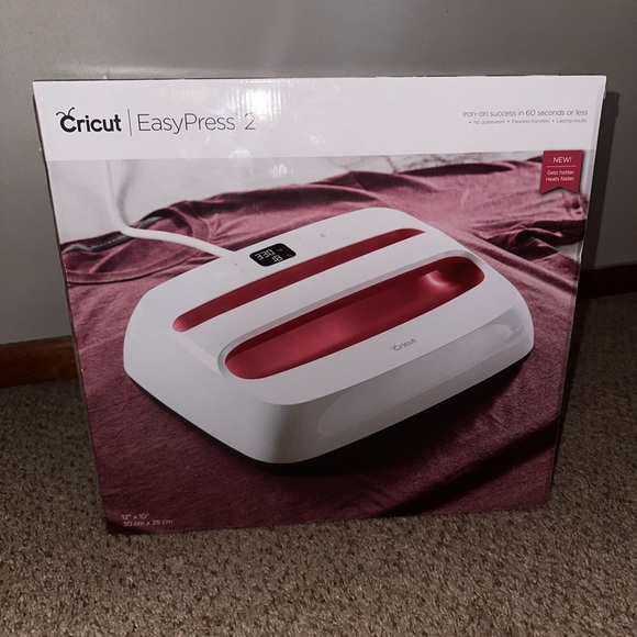 Cricut EasyPress 2 in Red and White - Picture 1 of 3